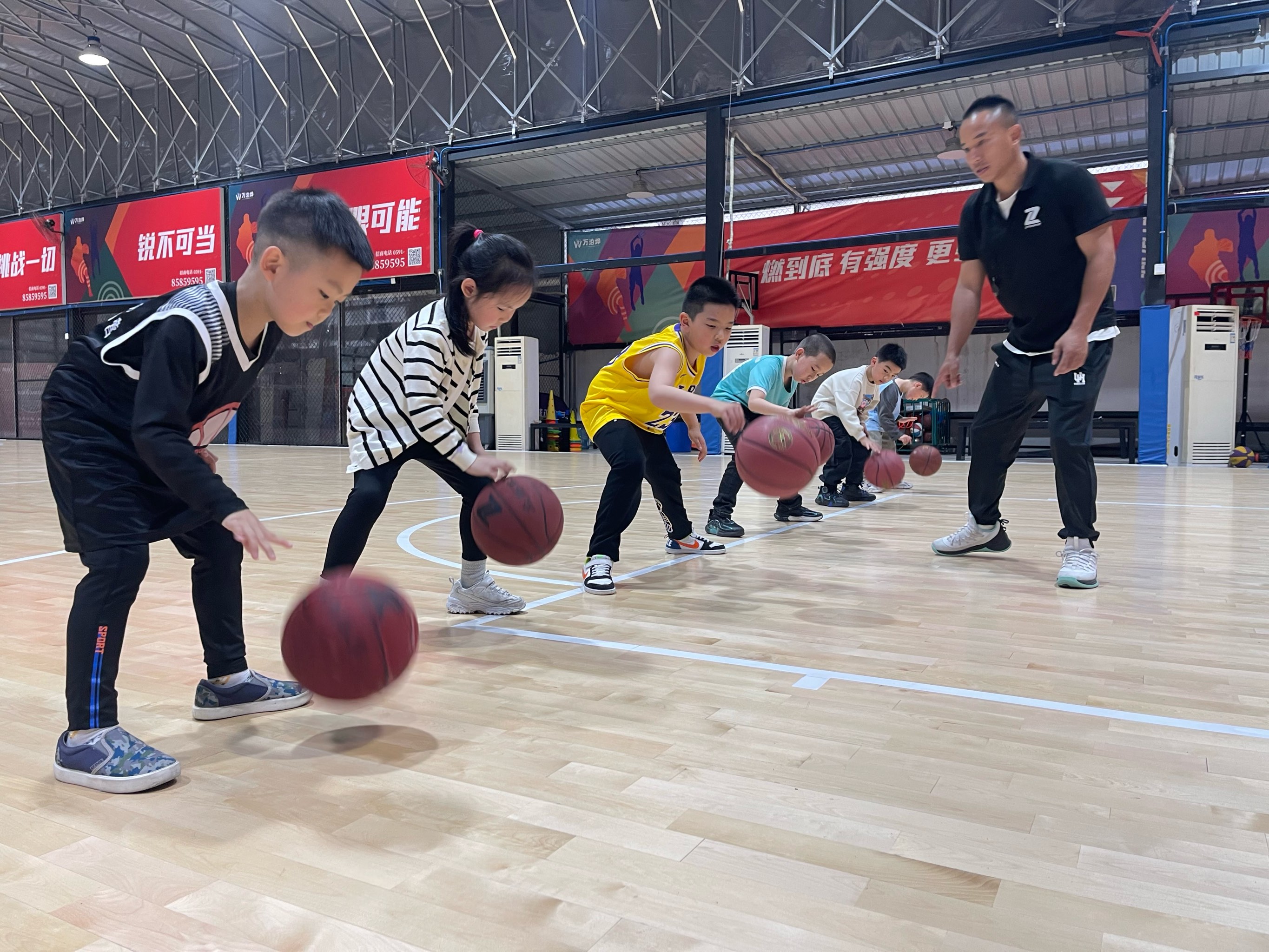 篮球场地设施升级改造完成，球员称赞