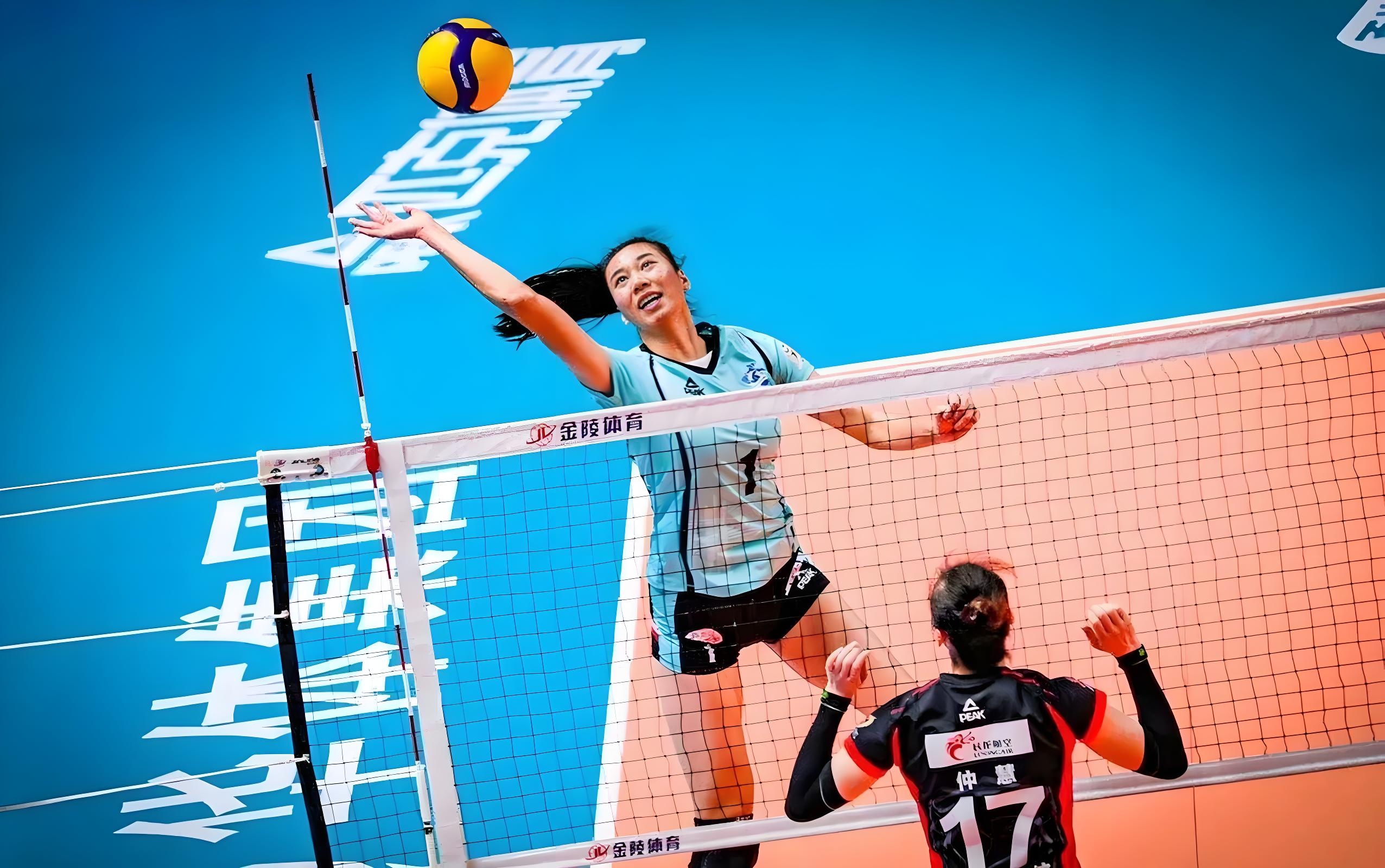 包含女排赛场上演精彩对抗，强队势在必得的词条