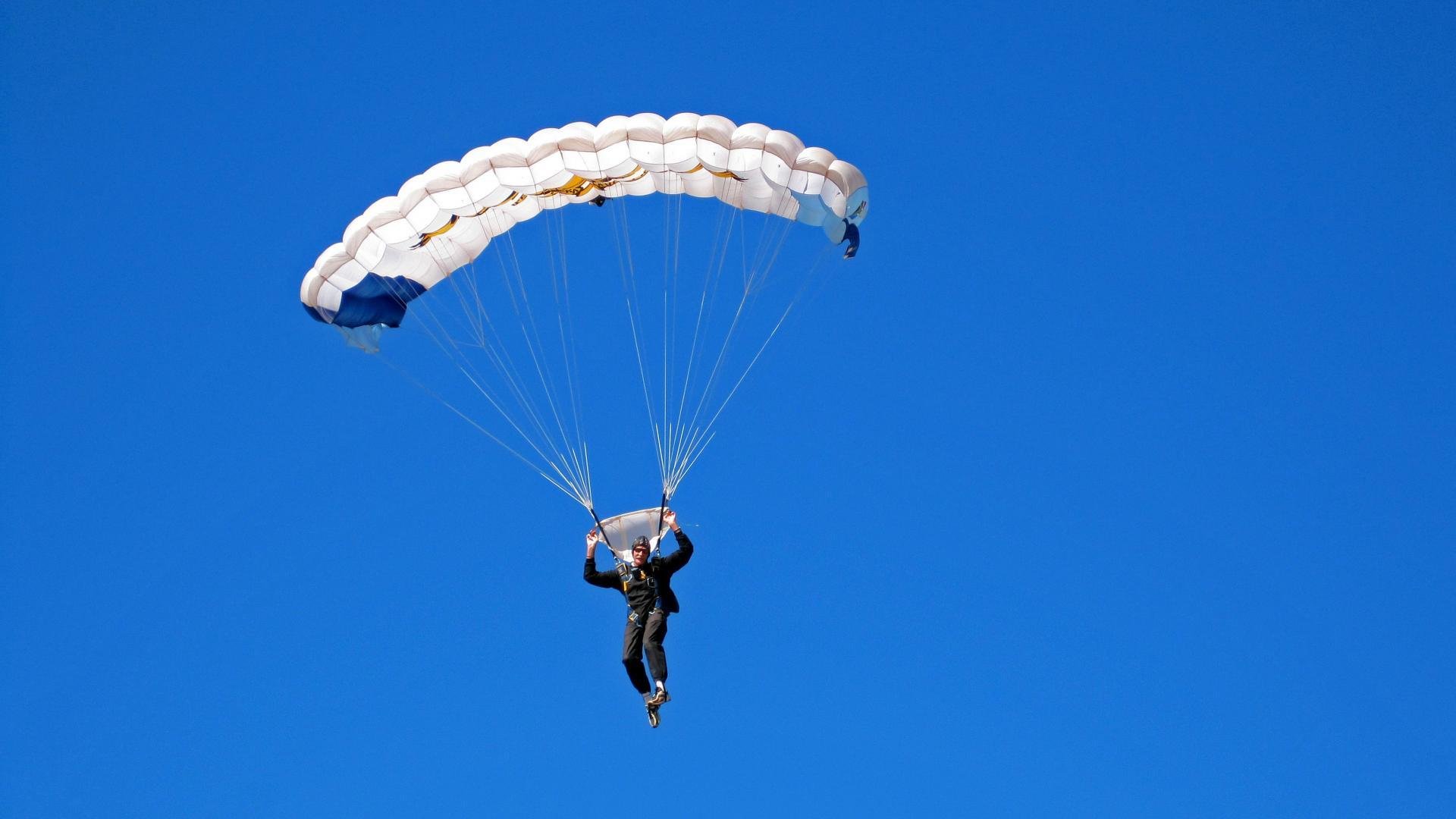 欧联杯转会风云：切尔西盯上锋线强援，李盈莹或成交易筹码