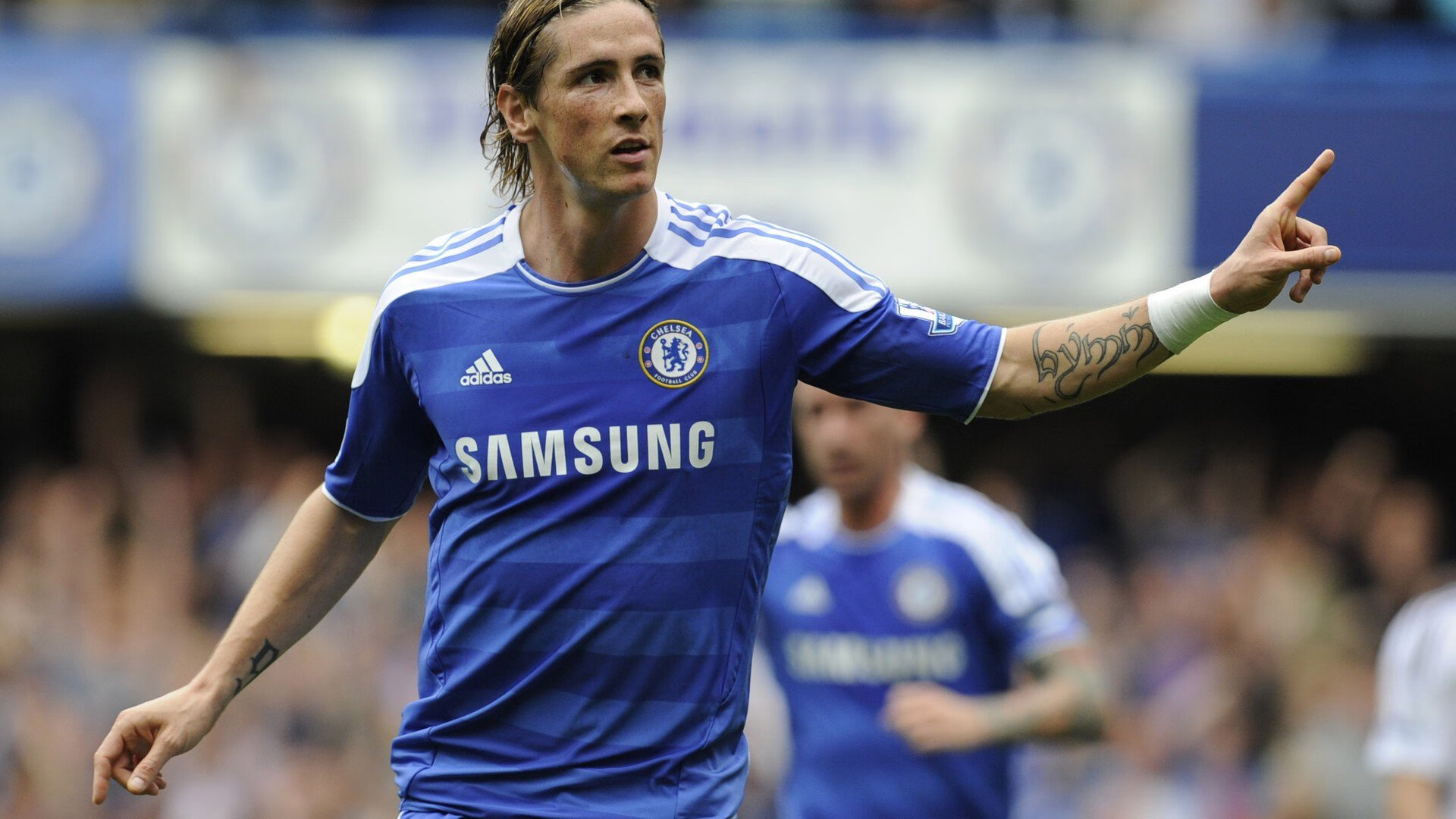 哈兰德在巴塞罗那比赛中突破纪录，逆转引发热议！